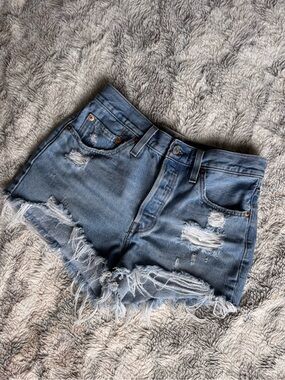 Levi’s Original 501 denim shorts - size 28